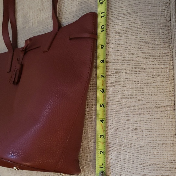 Kate Spade Burgundy Tote 🥳 - Picture 4 of 16